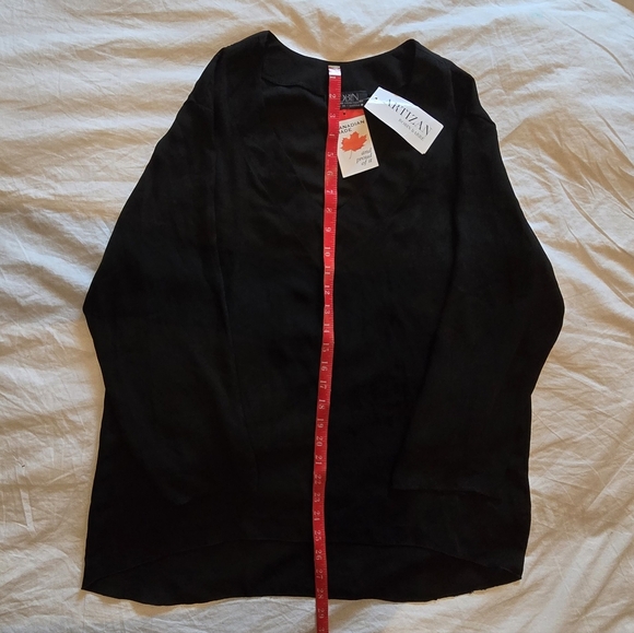 CDN! Artizan Québec Robin Barré; Size Large; Must-Have V-Neck Fashion Top; Black - Picture 7 of 16